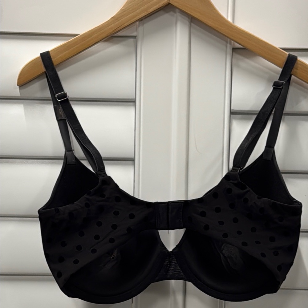 Victoria's Secret Black Bra with Molded Cups and Adjustable Straps‎ - Picture 6 of 11
